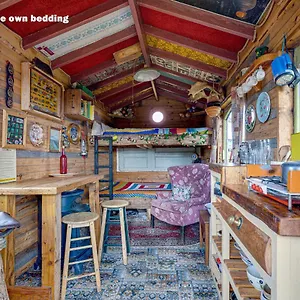 https://2-x-double-bed-glamping-wagon-in-dalby-forest.yorkshirehotels.net